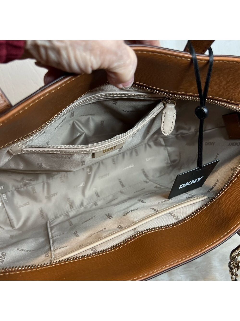 DKNY BRYANT MEDIUM TOTE - Picture 11 of 15